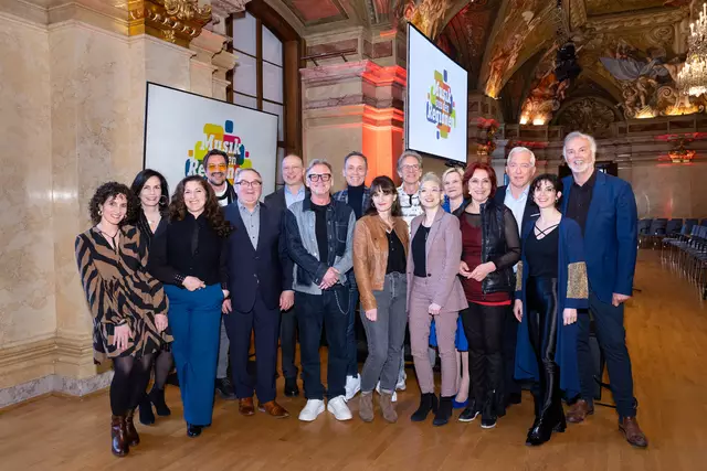 Musik aus den Regionen 2025 mit Christine und Katharina Schick, Shlomit Butbul, Christian Stani, Sepp Adlmann, Gernot Graninger, Peter Pansky, Reinhart Gabriel, Veronika Schick, Hannes Schwarzenberger, Christine Bauer, Tamara Ofenauer-Haas, Irene Suchy, Martin Lammerhuber, Scharmien Zandi und Alfred Jaklitsch. | Foto: Eva Kelety