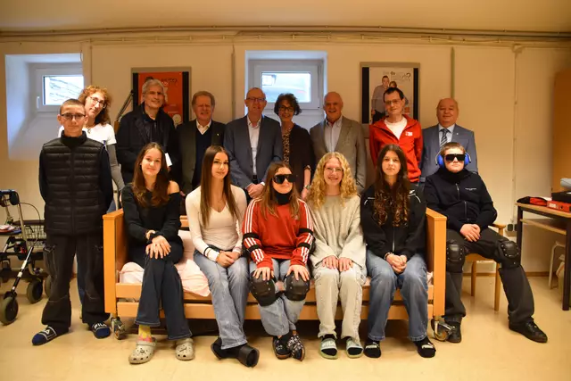 Mohammed, Benjamin, Ilvy, Mavie, Marta, Anja und Liliana mit Andreas Hartl, Angelika Weber, Brigitte Gumilar und den Lions. | Foto: Preineder