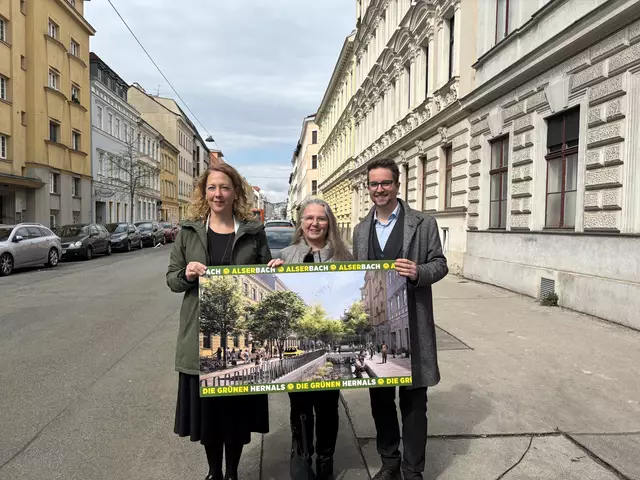 v. l.: Parteivorsitzende Judith Pühringer, Bezirksvorsteher-Stellvertreterin Karin Prauhart und Planungssprecher Kilian Stark (alle Grüne) an dem Ort, wo der Alsbach wieder zum Vorschein kommen soll. | Foto: Ipirotis/MeinBezirk