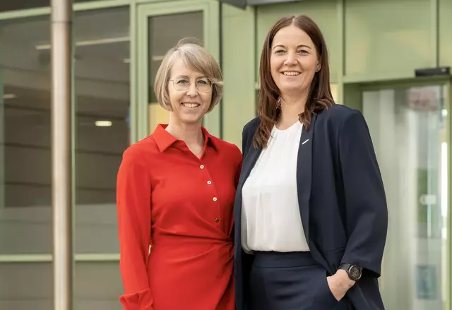 Wirtschaftskammer Perg: Die neue Bezirksstellenleiterin Eva Steinkellner (rechts am Bild) mit Obfrau Eveline Grabmann. | Foto: WKO Perg