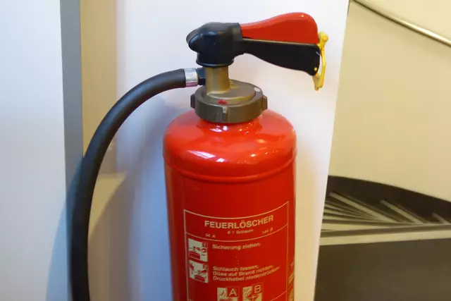 Am vergangenen Wochenende versprühten Vandalen in einer Tiefgarage in Völs den Inhalt von Feuerlöschern. | Foto: Rainer Auer (Symbolbild)