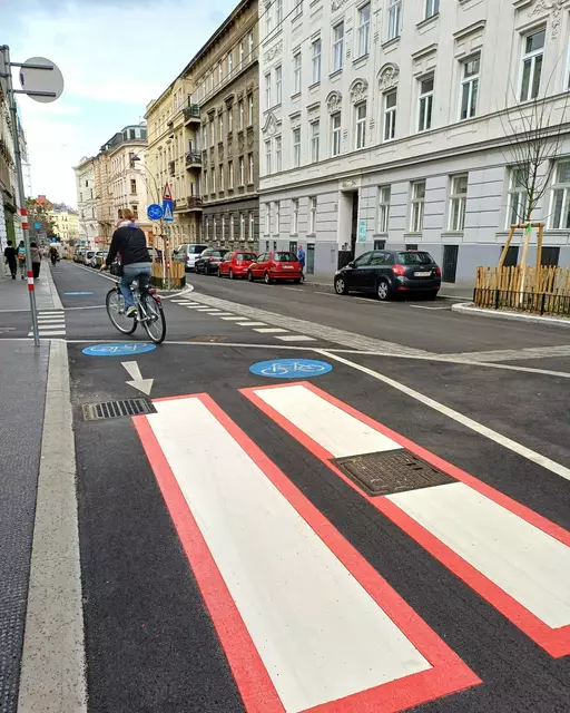 Die neuen Balken sorgen für mehr Sicherheit in der Währinger Straße/Köhlergasse.  | Foto: BV18
