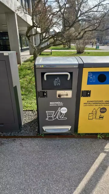 An der JKU sind die solarbetriebenen Müllbehälter bereits im Einsatz. | Foto: FPÖ Linz
