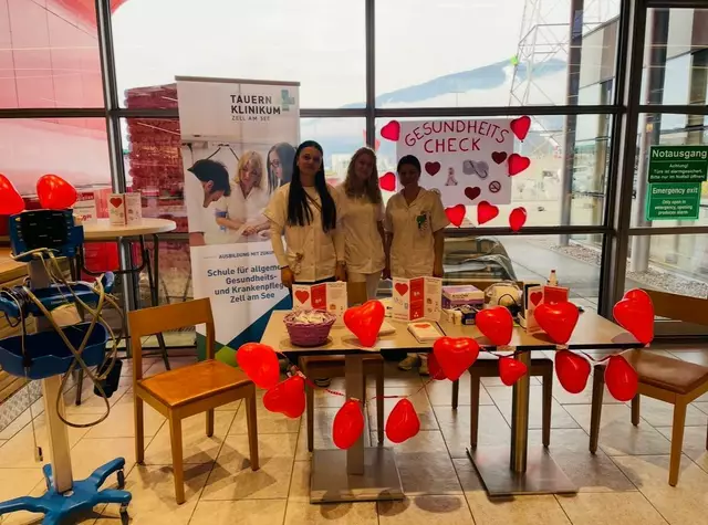 Beim Maxi Markt in Bruck wurde ein kostenloser Gesundheitscheck angeboten – es wurde der Blutdruck sowie der Blutzuckerspiegel gemessen. | Foto: Tauernklinikum