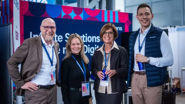 Beim #CIOSUMMIT in der METAStadt live dabei: Roland Günhartinger, Director Sales and Marketing bei Axians, Sara Pichler, Key Account Managerin bei Axians, Astrid Lenz, IT-Managerin von J. Gschwandtner und Konstantin Marth, Solution Advisor beim IT-Dienstleister Axians.
