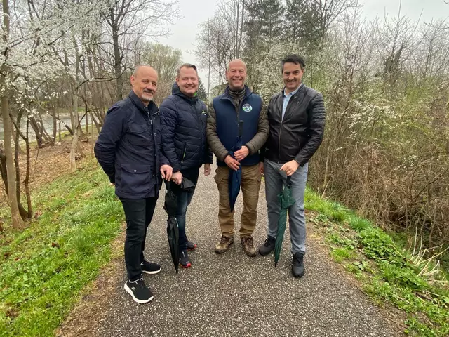 Bei der Projektpräsentation: Bgm. Walter Jeitler, Bgm. Christian Samwald, Hannes Kernbeis und Bgm. Jochen Bous. | Foto: IG Schwarza