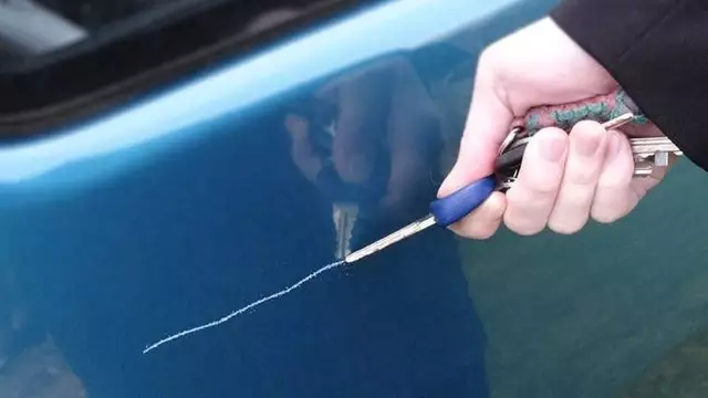 Eine Frau soll für zahlreiche zerkratzte Autos in Graz verantwortlich sein. (Symbolbild) | Foto: Symbolfoto pixabay