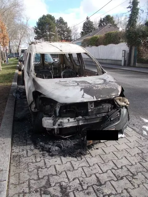 Bis jetzt konnten zehn Fahrzeuge ermittelt werden, die durch Brandstiftung beschädigt wurden. | Foto: LPD Wien