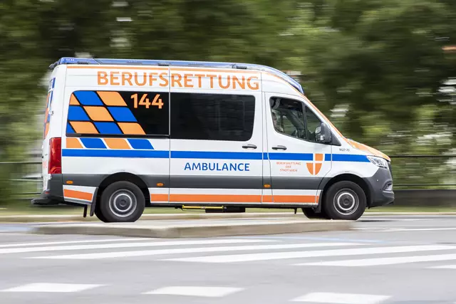 Trotz rascher Hilfeleistung starb der Mann wenig später im Spital. | Foto: Tobias Steinmaurer / picturedesk.com