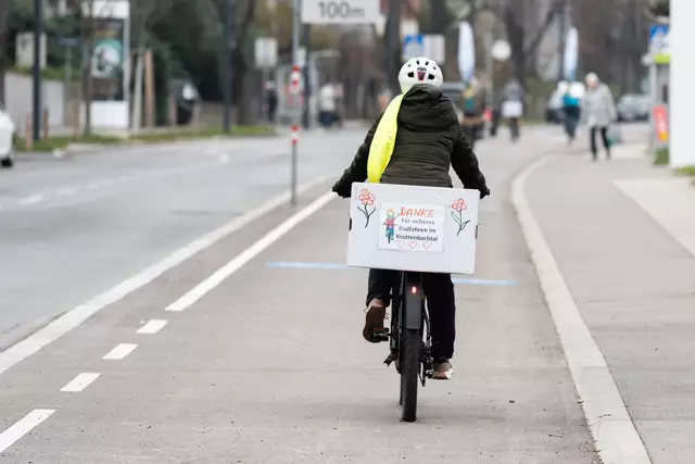 In der Krottenbachstraße wurde ein 1,7 Kilometer langer Radweg geschaffen. Er könnte verlängert werden, befürchtet man im Bezirk. Die Stadt dementiert das Vorhaben jedoch. | Foto: Radeln in Döbling