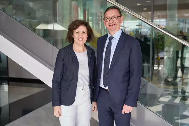 Einen neuen Vorstandsvorsitzenen gibt es bei der Niederösterreichischen Vorsorgekasse (NÖVK). Christian Freibauer, unterstützt von der langjährigen Vorständin Karin Schlemaier, löst hier Verena Seebacher ab. | Foto: NÖVK