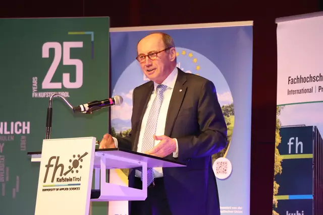 "Miteinander reden, statt aufeinander schießen" - unter diesem Motto wurde die Europäische Union gegründet, erklärte Karas bei seinem Vortrag.  | Foto: Nimpf