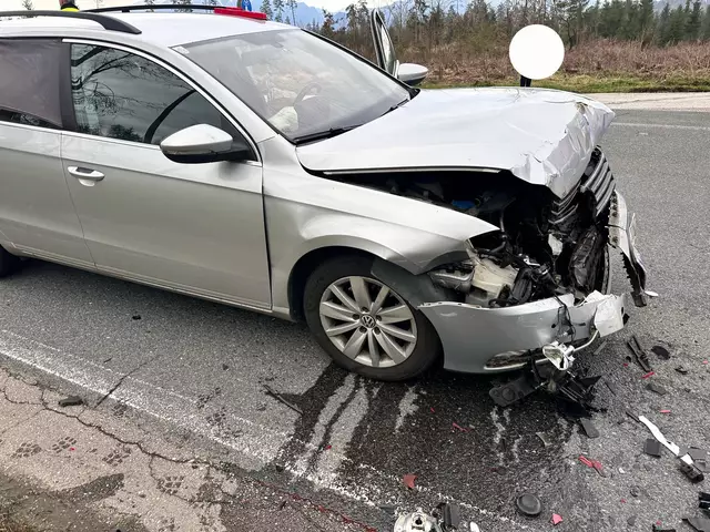Zwei Personen wurden bei dem Unfall verletzt. | Foto: Feuerwehr Kühnsdorf