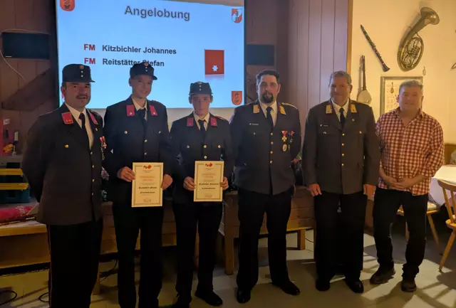 Johannes Kitzbichler und Stefan Reitstätter konnten bei der Jahreshauptversammlung angelobt werden. | Foto: Feuerwehr Schwendt