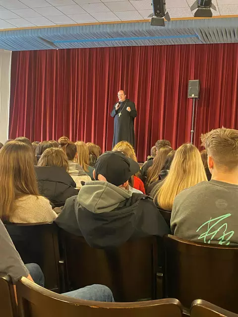 Anlässlich der Abtbenediktion von Abt Bernhard Eckerstorfer am 30. März 2025 besuchte Abtprimas Jeremias Schröder das Stift Kremsmünster.  | Foto: Stiftsgymnasium Kremsmünster, Hanna Bieringer