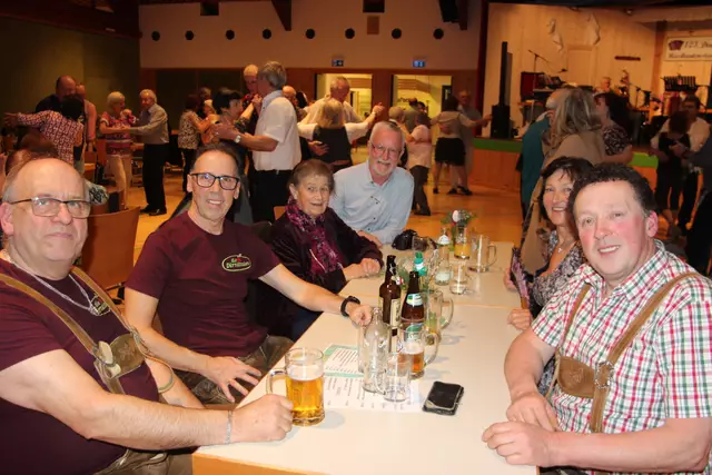 Am Stammtisch der "Die Dirndltaler"