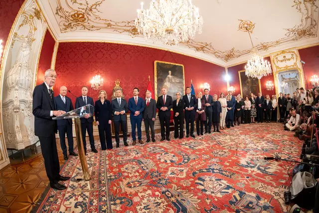 Angelobung 2.0: Durch das in Krafttreten des neuen Bundesministeriengesetzes haben sich zum 1. April die Kompetenzen in der Regierung verschoben.  | Foto: Helmut Graf/Heute/APA