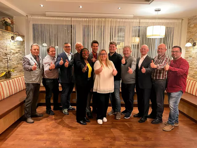 Von links: Karl Dumfart, Michael Koll, Dominik Reischütz, Rudolf Hofer, Thomas Nimmervoll, Tobias Leitner, Josef Koll, Kurt Keuschler, Josef Schreiner und Harald Leitner
Vorne: Bezirksfrauenvorsitzende Beverley Allen-Stingeder, Neugewählte Obfrau Susanne Leitner.
 | Foto: SPÖ Bad Leonfelden