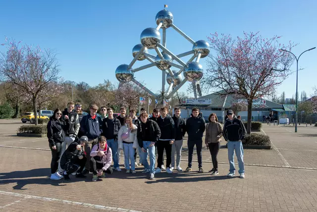 Die Murecker Schülergruppe posierte auch vor dem Brüsseler Wahrzeichen. | Foto: LBS Mureck