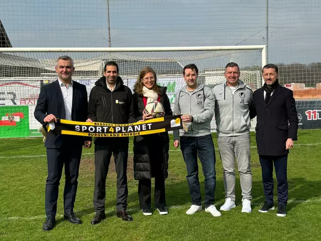 Am Mittwoch erfolgte der Spatenstich zur Erneuerung der Sportanlage des SV Leithaprodersdorf.  | Foto: Lisa-Marie Zehetbauer