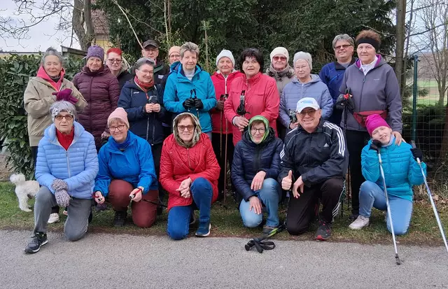Renate Schubert, Maria Schweikert, Dagmar Wagner, Margarete Sachs, Erich Schock, Kerstin Prinz, Susanne Hausensteiner, Maria Schock, Christine Binder, Christine Scharka, Anna Wukowitsch, Erwin Grössing und  Charlotte Tremmel Vorne Helga Hafenscher, Urusula Wildzeiss, Karla Schöll, Renate Pallisch, Werner Schöll und Nina Wukowitsch.
 | Foto: Werner Schöll