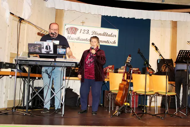 Leo Teufel mit Sängerin Peper Karner. Beide organisieren und veranstalten den Stammtisch in NÖ - Krummnußbaum