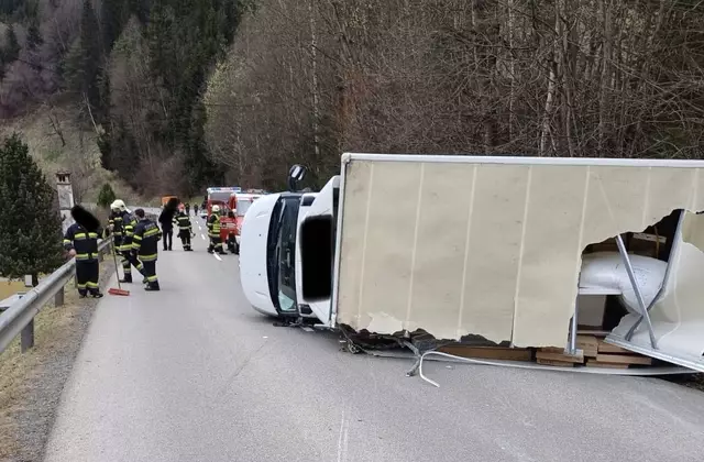 Die L91 Klippitztörl Straße war für ungefähr zwei Stunden für den gesamten Verkehr gesperrt. | Foto: Freiwillige Feuerwehr Lölling
