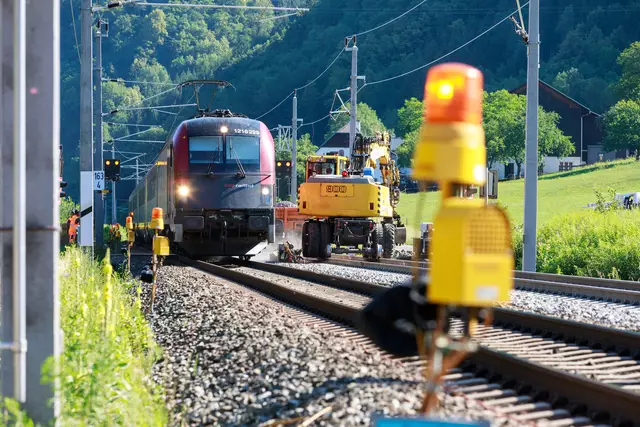 Bauarbeiten am Schienennetz machen Fahrplanänderungen und Schienenersatzverkehr nötig. | Foto: ÖBB