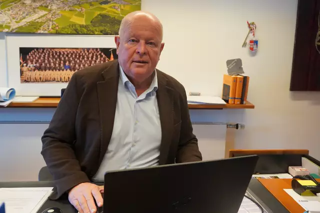 Bürgermeister Konrad Pieringer, sprach über die aktuellsten Themen in der Stadtgemeinde Seekirchen am Wallersee. | Foto: Emanuel Hasenauer