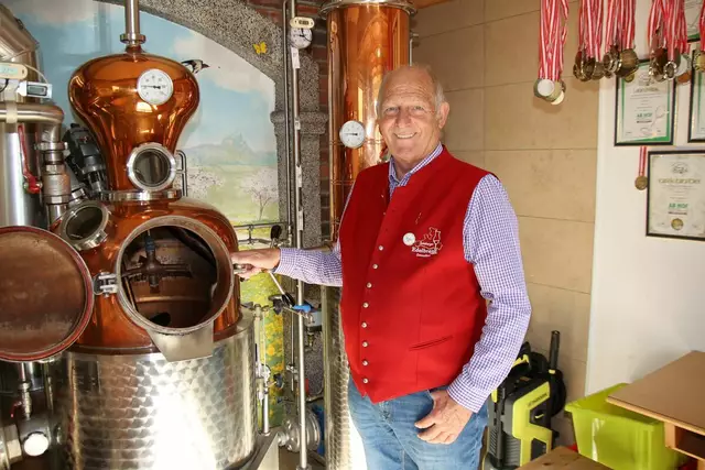 Schnapsbrenner Hermann Deisl in seinem Refugium.