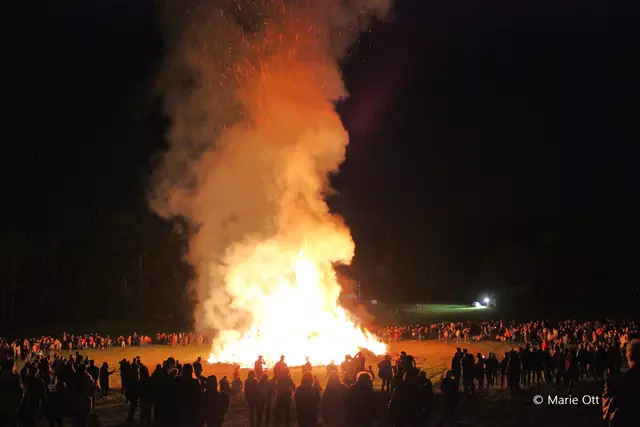 Osterfeuer, Wiese beim Schilift in Gedersberg bei Graz