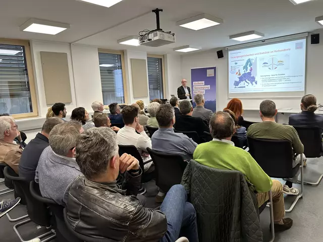 TINETZ-Geschäftsführer Thomas Trattler erläutert die Herausforderungen und Chancen der Energiewende in Tirol. | Foto: Tiroler Wirtschaftsbund