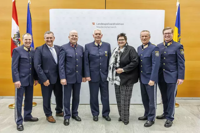 Ehre, wem Ehre gebührt: Josef Ulrich und Jürgen Faulhaber wurden geehrt. | Foto: BMI/Gerd Pachauer