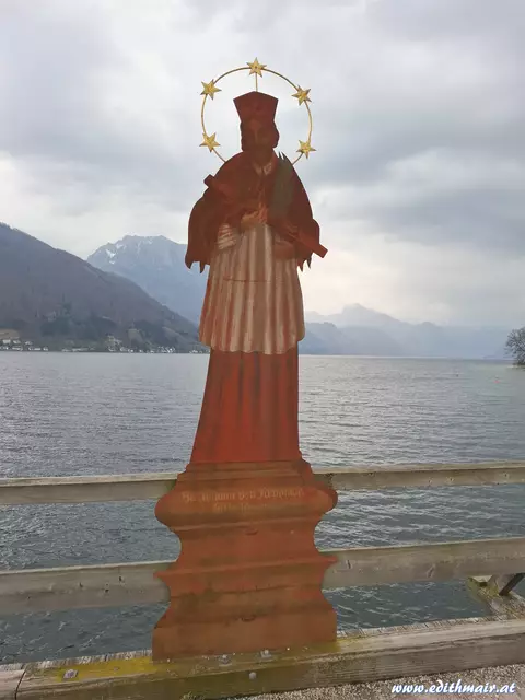 St. Nepomuk, der Brückenheilige.

Vgl. meinen Bericht über den Bad Ischler Nepomuk auf der Hauptbrücke: https://www.meinbezirk.at/salzkammergut/imagepost/der-hl-nepomuk-an-der-bad-ischler-hauptbruecke_i578932 | Foto: (c) Edith Mair