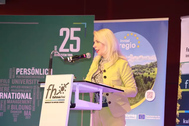 Einleitende Worte vor dem Vortrag sprach Barbara Schwaighofer, Präsidentin der Euregio Inntal.  | Foto: Nimpf