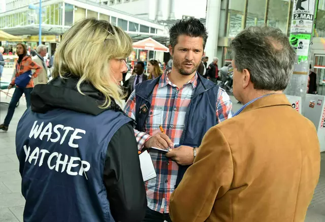 2024 hätten die "Waste Watcher"-Mitarbeitenden rund 14.000 Kontrollen im öffentlichen Raum durchgeführt. Dabei wurden 12.157 Organstrafverfügungen ausgestellt und 1.290 Anzeigen eingebracht. (Archiv) | Foto: Jobst / PID