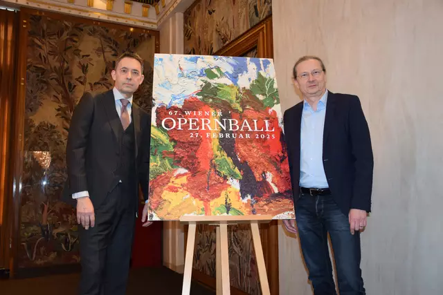Bogdan Roščić, Direktor der Wiener Staatsoper (li.) präsentierte das Opernball-Sujet, die "Rote Felswand". | Foto: Patricia Hillinger/MeinBezirk