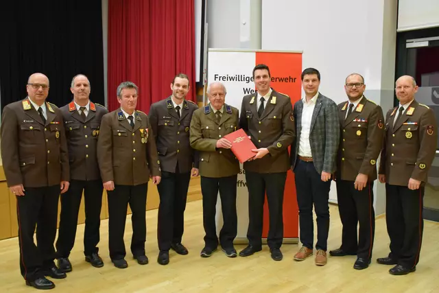 Die Feuerwehr Wenns präsentiert stolz ihr Chronik. | Foto: FF Wenns, Hafner