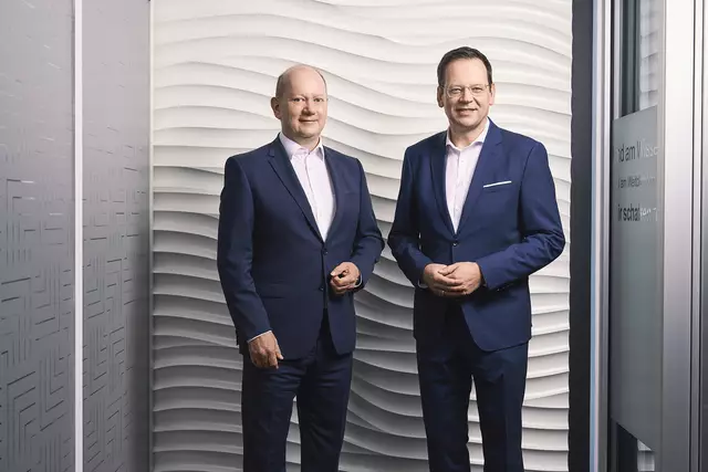 Der Hypo OÖ-Vorstand: Vorsitzender Klaus Kumpfmüller und Thomas Wolfsgruber (l.). | Foto: Hypo OÖ/Maybach