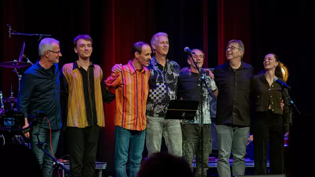 Grandioses Geburtstagskonzert für Eric Clapton mit Herbert Felber (Gitarre, Gesang), David Sladek (Gitarre, Gesang), Wolfgang Sang (Gesang), Kurt Schachner (Bass), Christian Pischel (Schlagzeug), Franz Sommer (Keyboards), Martina Schlemmer (Gesang) | Foto: E. Schmidberger