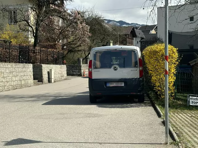Standort: Lindaustraße, Kreuzung Mastaliergasse. Das Heck des Fahrzeuges zeigt in Richtung Kindergarten Kaltenbach. Achtung: Hier sind nur 30 km/h erlaubt! | Foto: MeinBezirk/Gratzer
