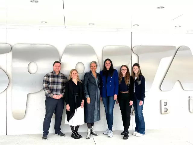 Bgm. Rene Schwaiger, LA Kathrin Brugger, Geschäftsführende Gesellschafterin Sportalm Ulrike Ehrlich, Landesobfrau MEP Sophia Kircher, Landes-GF Patricia Schermer, Bezirksobfrau Anna Schipflinger. | Foto: JVP