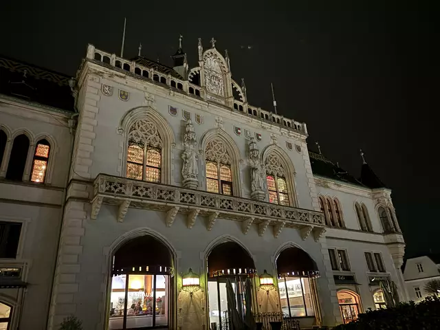 Das Rathaus verwandelte sich in eine Flüsterkneipe. | Foto: Rebekka Sadiki-Peckary