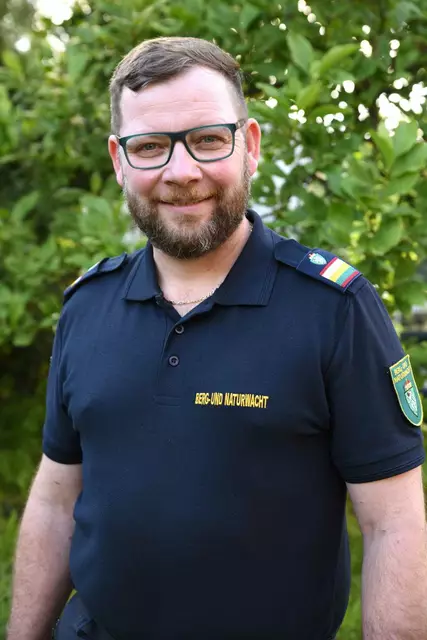 Raphael Narrath ist mit großer Leidenschaft Berg- und Naturwächter in der Steiermark. Als Landesleiter will er für die Bürgerinnen und Bürger stets greifbar sein und sich bestmöglich für die Natur und Umwelt einsetzen. | Foto: Berg- und Naturwacht