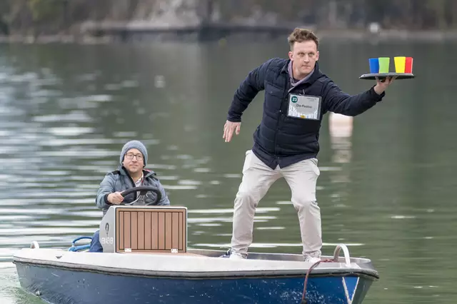 Ungewohnt, aber machbar: Bei den Work the Lake Games bewiesen Gastronomie- und Hotellerieangestellte ihre Fähigkeiten. | Foto: Wolfgangsee Tourismus GmbH / Alexander Erhold