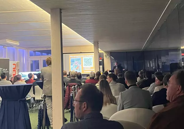 Den Auftakt machte Stefan Anderl von der ELK Group, der mit einem fesselnden Vortrag die Bedeutung von Innovation und unternehmerischer Vision hervorhob. | Foto: Dominik Krautgartner