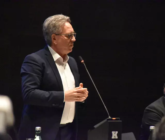 Bürgermeister Martin Krumschnabel weist die Vorwürfe zurück: "Jegliches Gerücht einer fehlenden Ausschreibung, eines fehlenden Hearings oder dass bei sonstigen Besetzungen alle Fraktionen beigezogen würden, ist völlig unrichtig und ist schärfstens zurückzuweisen." | Foto: Barbara Fluckinger