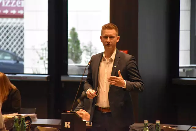 "Postenvergabe braucht Regeln, keine Deals", fordert Stadtrat Lukas Blunder zum Thema Jobvergabe im Kufsteiner Rathaus.  | Foto: Barbara Fluckinger