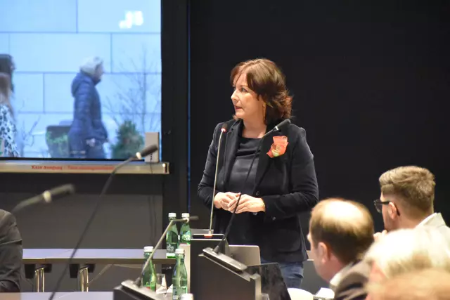Birgit Obermüller (NEOS) kritisiert die Art der Vergabe von Posten im Kufsteiner Rathaus. | Foto: Barbara Fluckinger