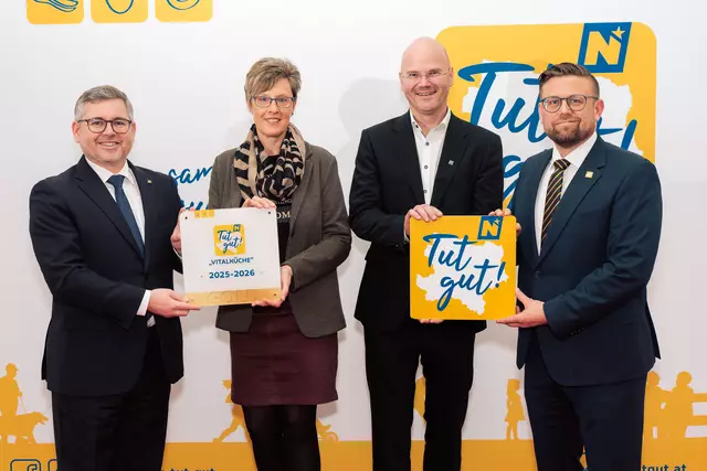 Gold für das die "Vitalküche" des UK St. Pölten: Landesrat Ludwig Schleritzko, Edith Sommerauer (leitende Diätologin UK St. Pölten), Franz Laback (Geschäftsführer Gesundheit Region Mitte GmbH), Erwin Zeiler („Tut gut!“-Geschäftsführer). | Foto: MS-Fototeam | Martin Mathes